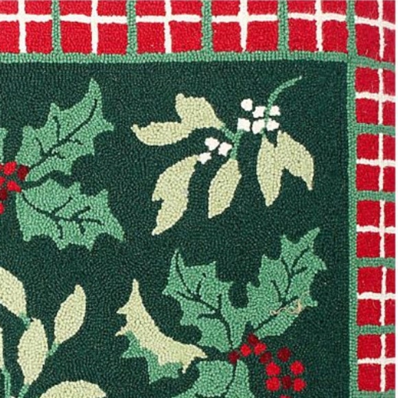 Valerie Parr Hill 100% Wool 2' x 3' Winter Accent Rug/Holly Berries/USED ONCE! - Picture 4 of 4
